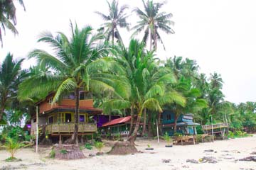 <b class="font-bara"><i class="bi bi-geo-fill h4"></i> ZAPANTA BEACH RESORT</b> <br/>Bil-At Cagbuaya, Bayabas, Surigao del Sur